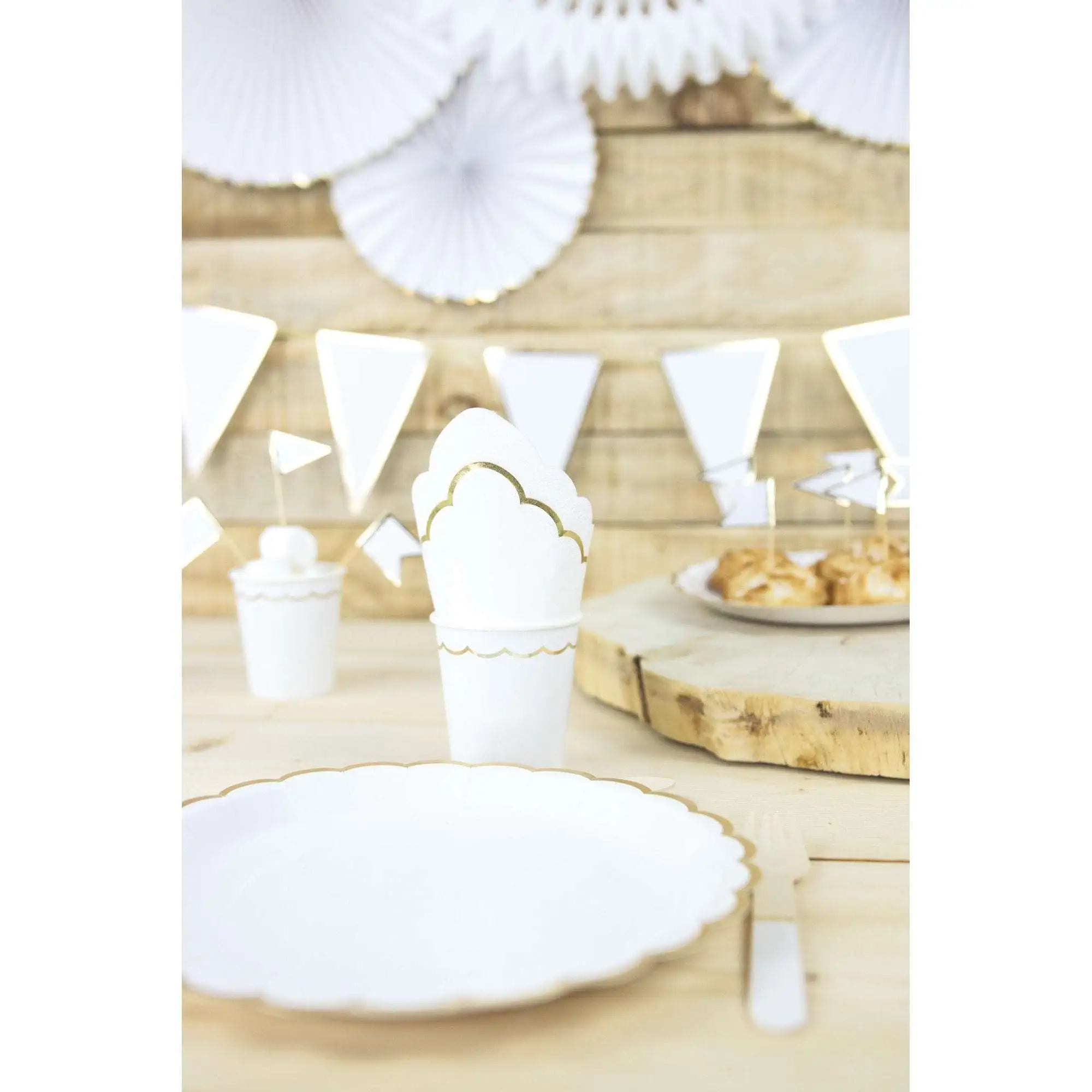 Set De 3 éventails Blancs Et Or 2 Set De 3 éventails Blancs Et Or – Image 2